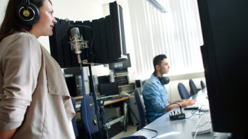 Studenten im Tonstudio (Bild: Thilo Schmülgen/FH Köln)