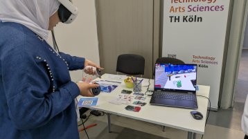 Schüler:innen testen die im EFRE-Projekt 3DVRpro entwickelte Virtual Reality Anwendung der TH Köln auf der vocatium Hannover 2026