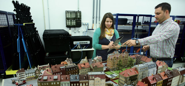 Studierende und Dozent bei einer Planspielübung (Bild:Thilo Schmülgen/TH Köln)