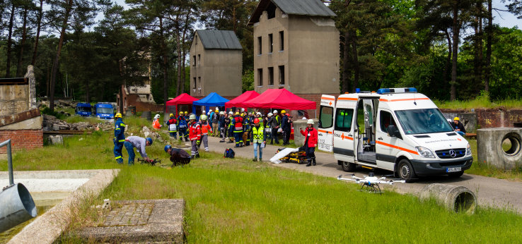 Eine Szene aus einer Realübung mit Teilnehmern und Beobachtern (Bild: TH Köln/IRG)