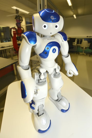 Mit Nao-Robotern bewältigen die Studierenden komplexe Programmieraufgaben