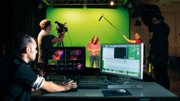 Studenten vor einem Greenscreen (Image: FH Köln)