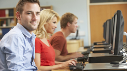 Büroarbeit für Informatikerinnen und Informatiker (Bild: istock) Büroarbeit für Informatikerinnen und Informatiker (Bild: istock)
