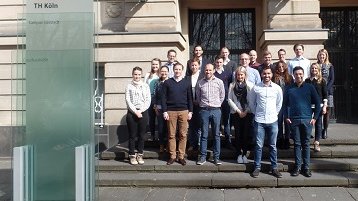 Gruppenfoto 3. Studienzug Master Versicherungsrecht (LL.M) (Bild: TH Köln) Gruppenfoto 3. Studienzug Master Versicherungsrecht (LL.M) (Bild: TH Köln)