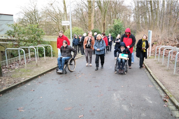 Weg zum Hallenfreibad