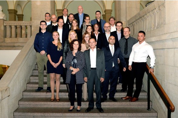 Gruppenfoto der AbsolventInnen LL.M. Versicherungsrecht