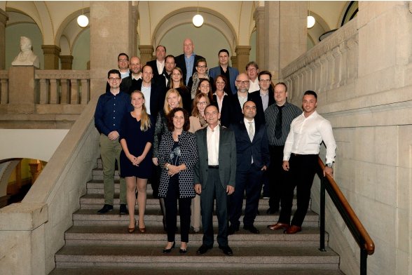 Gruppenfoto der AbsolventInnen LL.M. Versicherungsrecht