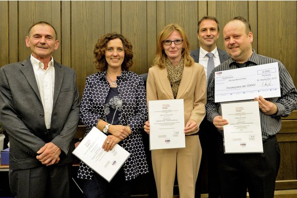 •Preisverleihung (von links nach rechts): Thomas Jurtzik, Michaela Kemmerling, Silke Jurtzik, Holger Haase, Michael Peter