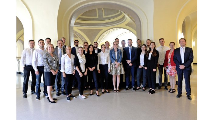 Gruppenfoto im Oberlandesgericht Köln