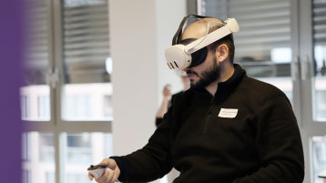 VR-Brille im Einsatz (Bild: TH Köln)