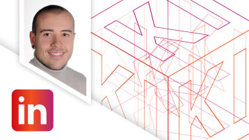 Dozent Luca Uckermann ist gemeinsam mit dem Keyvisual des Lehrgangs abgebildet. (Bild: TH Köln)