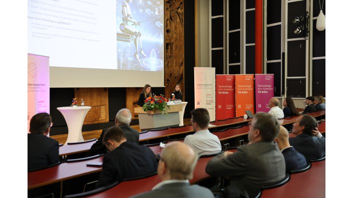 Katharina Engelhardt und Hanna Engelhardt sprachen über KI als Freund und Feind in der Cyber Security