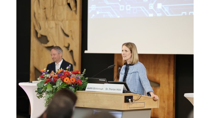 RAin Judith Schöningh und RA Dr. Florian Höld stellten Haftungsperspektiven zu Drittschaden und Regressmanagement vor