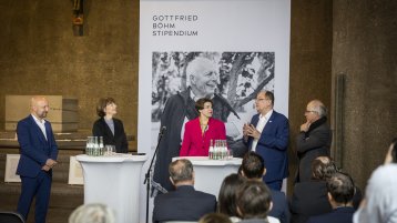 fünf Personen,d arunter Prof. Dr. Stefan Herzig, Präsident der TH Köln, und Henriette Reker, Oberbürgermeisterin der Stadt Köln (Bild: Heike Fischer/TH Köln)