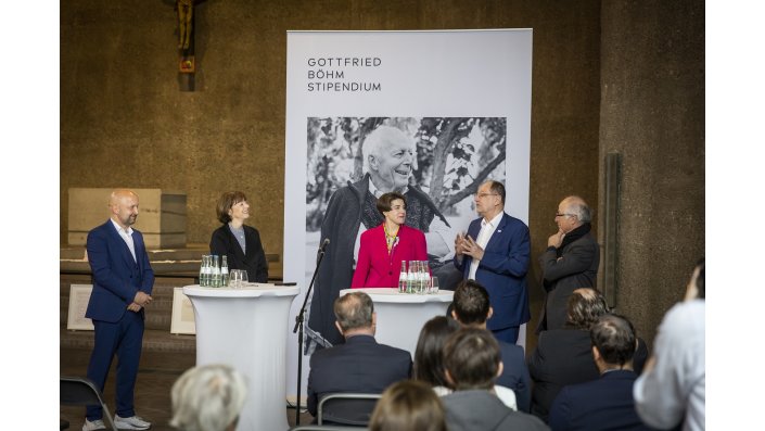 fünf Personen,d arunter Prof. Dr. Stefan Herzig, Präsident der TH Köln, und Henriette Reker, Oberbürgermeisterin der Stadt Köln