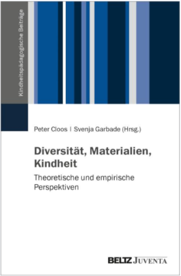 Die Abbildung zeigt ein Buchcover mit der Aufschrift: Diversität, Materialien, Kindheit - Theoretische und empirische Perspektiven. Unten rechts auf der Abbildung ist der Verlagsname "Beltz Juventa" und oben links der Name der Buchreihe "Kindheitspädagogische Beiträge" zu sehen. Über dem Titel stehen die Namen der Herausgeberinnen "Peter Cloos" und "Svenja Garbade".